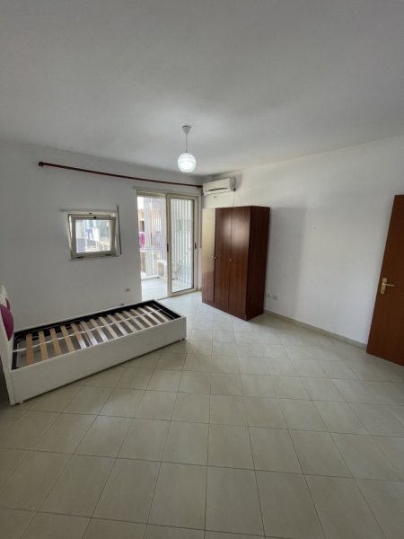 Tirane, jepet me qera apartament 1+1+Ballkon Kati 4, 74 m² 350 € (Don Bosko)
