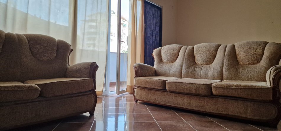 Tirane, jepet me qira apartament 1+1 Kati 2, 74 m² 350 € (Vilat Gjermane, 10 min nga Fakulteti i Ekonomise)