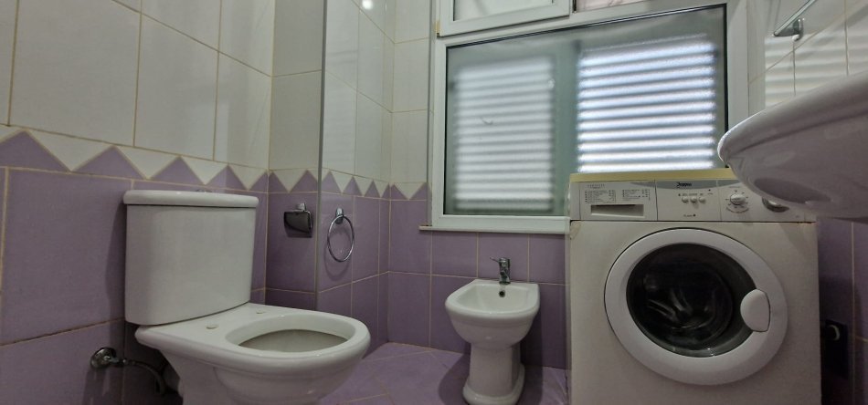 Tirane, jepet me qira apartament 1+1 Kati 2, 74 m² 350 € (Vilat Gjermane, 10 min nga Fakulteti i Ekonomise)