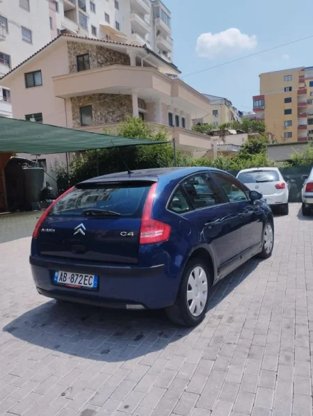 Tirane, shes makine Nafte, blu manuale Kondicioner