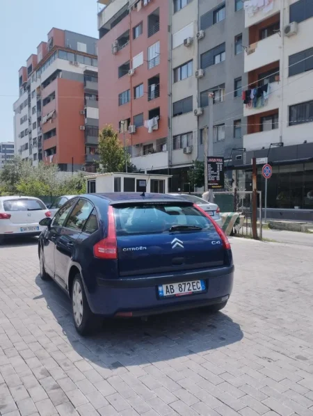 Tirane, shes makine Nafte, blu manuale Kondicioner