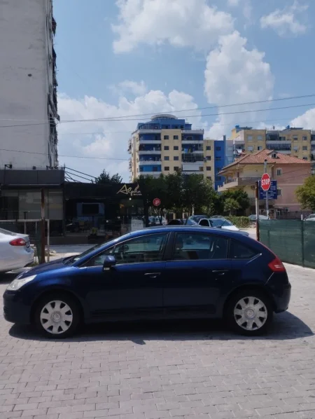 Tirane, shes makine Nafte, blu manuale Kondicioner
