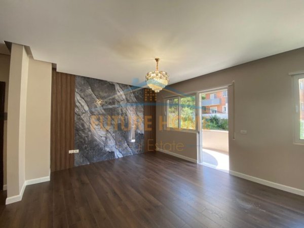 Shqiperi, shitet apartament 2+1 Kati 1, 120 m² 210.000 € (Kopshti Botanik)