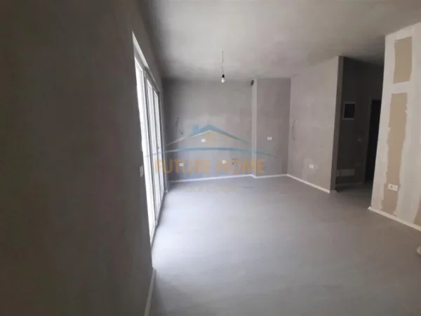 Tirane, jepet me qera apartament 1+1+Ballkon Kati 3, 64 m² 500 € (Prane Kompleksit Riverside Rezidence, Unaza e Re)