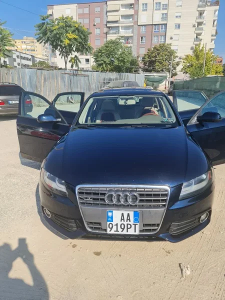 Tirane, shes makine Audi A4 Benzin+Gaz, blu e errët automatik Klima 280 km 5.500 €