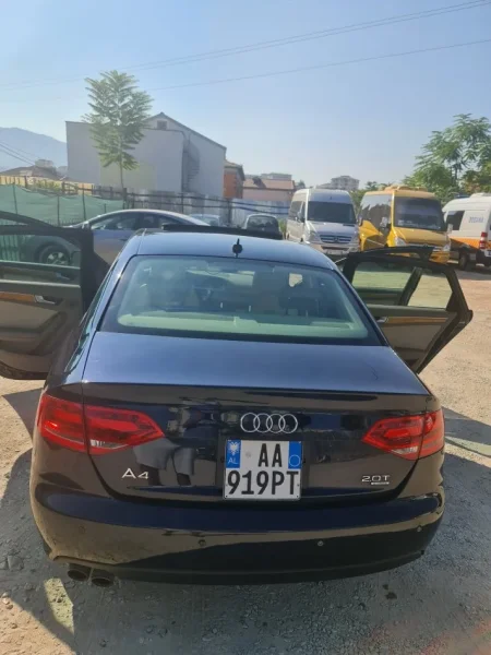Tirane, shes makine Audi A4 Benzin+Gaz, blu e errët automatik Klima 280 km 5.500 €