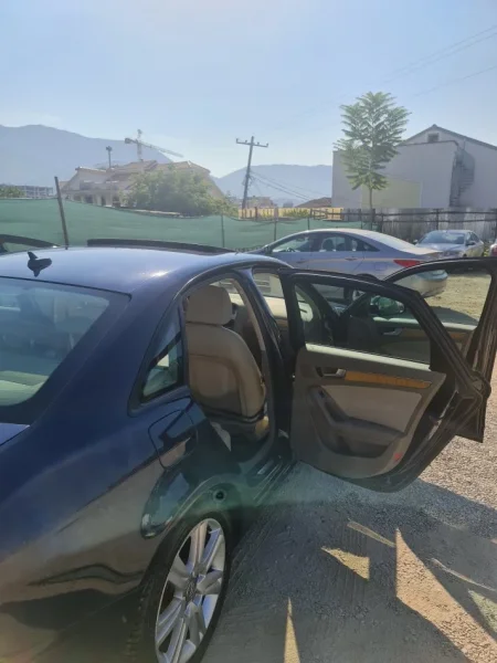 Tirane, shes makine Audi A4 Benzin+Gaz, blu e errët automatik Klima 280 km 5.500 €