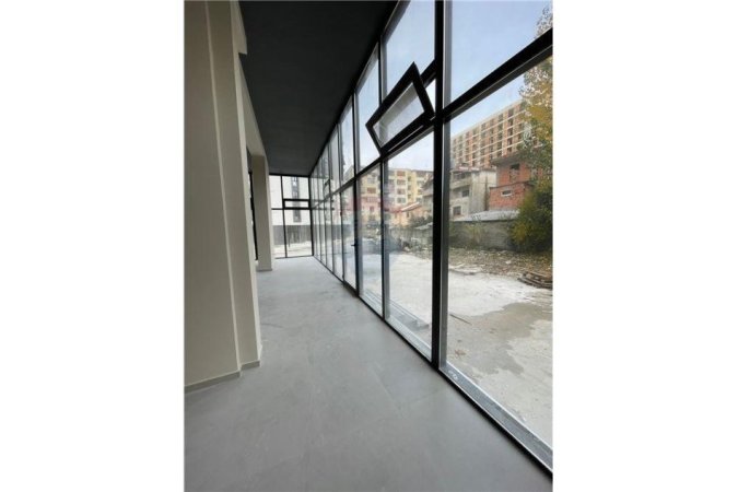 Tirane, shitet ambjent biznesi Kati 0, 109 m² 280.000 € (FUSHA E AVIACIONIT)