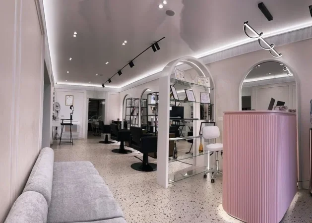 Tirane, shitet ambjent biznesi Kati 0, 100 m² 420.000 € 15 min larg qendres buze rruges