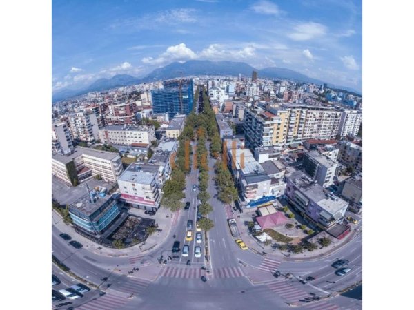Tirane, jepet me qera dyqan Kati 0, 262 m² 2.200 € (kompleksi Kontakt, Rruga Kavajes)