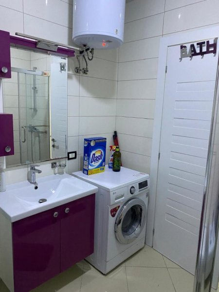 Tirane, jepet me qera 1+1 Kati 2, 65 m² 400 € 