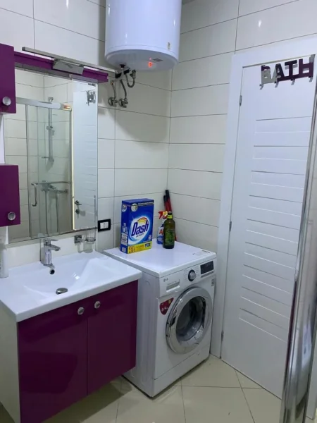 Tirane, jepet me qera 1+1 Kati 2, 65 m² 400 € 