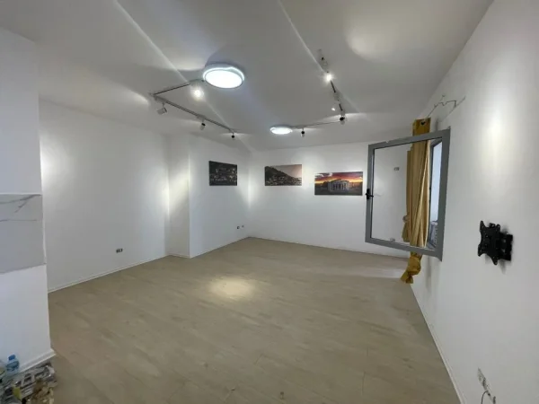 Tirane, shitet apartament 1+1+Ballkon Kati 2, 75 m² 97.500 € (Astir)