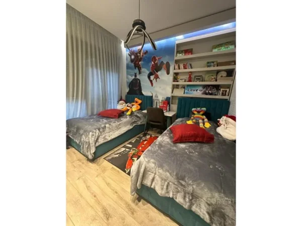 Tirane, jepet me qera apartament 2+1+Ballkon Kati 5, 95 m² 1.600 € (Rruga e kosovarve)