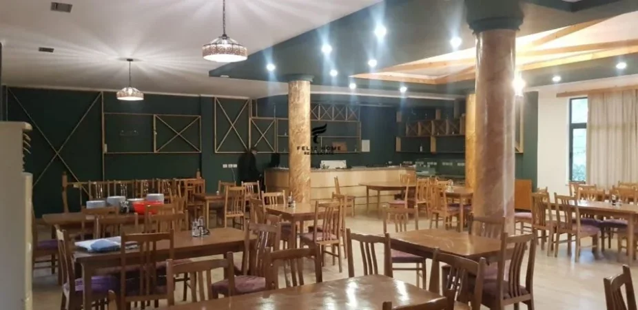 Tirane, shitet ambjent biznesi Kati 3, 1.300 m² 1.200.000 € (PEZE HELMES)