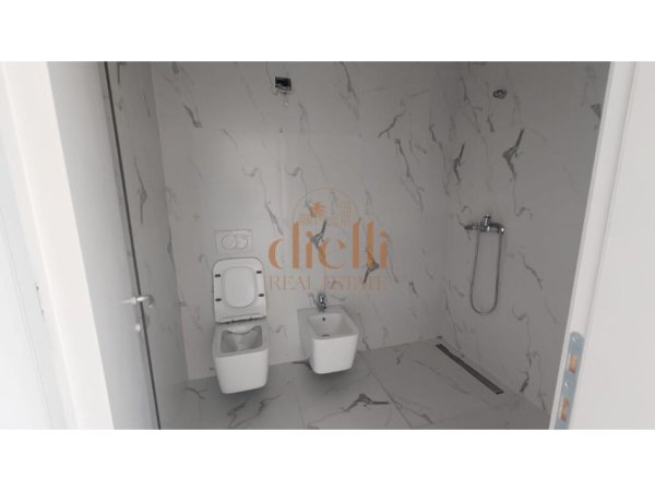 Tirane, jepet me qera apartament 1+1+Ballkon Kati 11, 100 m² (Lake View Residence)