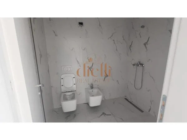 Tirane, jepet me qera apartament 1+1+Ballkon Kati 11, 100 m² (Lake View Residence)