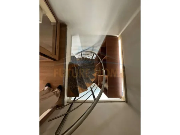 Tirane, jepet me qera apartament 3+1+Aneks+Ballkon Kati 1, 180 m² 650 € (Rruga Arkitetkt Kasemi)