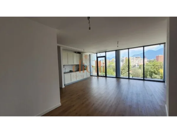 Tirane, jepet me qera per Zyre ose Banim,  Kati 2, 131 m²  (Lake View Residence)