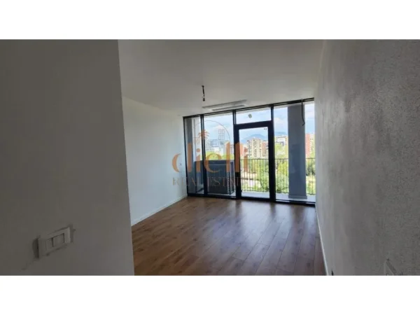 Tirane, jepet me qera per Zyre ose Banim,  Kati 2, 131 m²  (Lake View Residence)