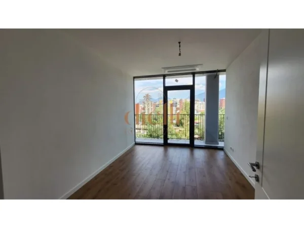 Tirane, jepet me qera per Zyre ose Banim,  Kati 2, 131 m²  (Lake View Residence)