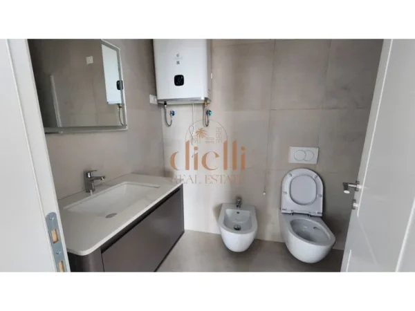 Tirane, jepet me qera per Zyre ose Banim,  Kati 2, 131 m²  (Lake View Residence)