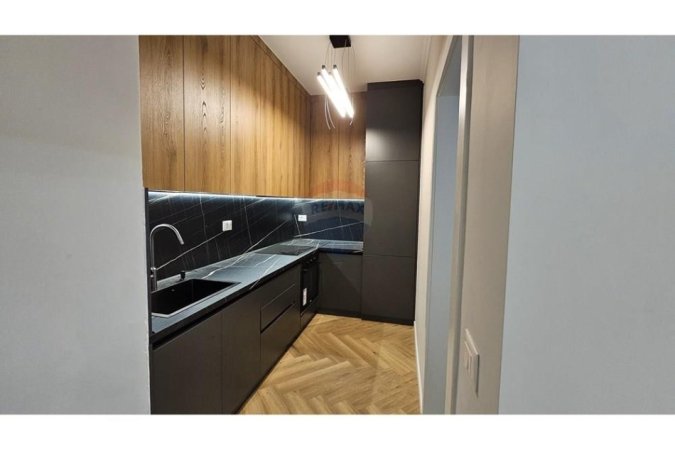 Tirane, jepet me qera apartament 1+1 Kati 3, 64 m² 700 € (Pazari i Ri - Rruga e Barrikadave)