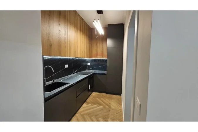 Tirane, jepet me qera apartament 1+1 Kati 3, 64 m² 700 € (Pazari i Ri - Rruga e Barrikadave)