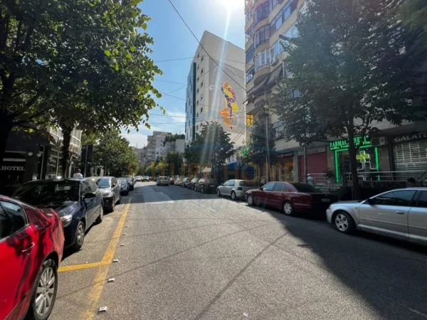 Tirane, shitet ambjent biznesi Kati 0, 172 m² 