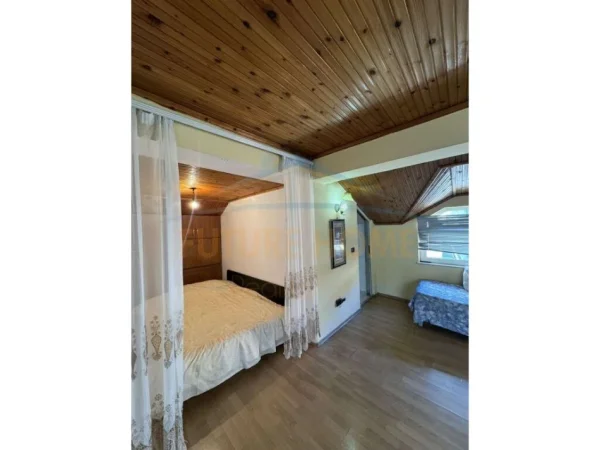 Tirane, jepet me qera apartament 2 Katshe Kati 2, 180 m² 600 € (Rr. "Arkitekt Kasemi", Brryli, Tirane)