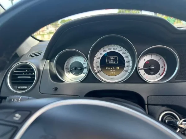 Tirane, shitet makine Mercedes Benz C220 204 Nafte, gri e erret tiptronik Klima 260 km 10 €