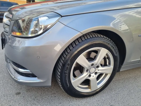 Tirane, shes makine Benz Nafte, gri e erret tiptronik Klima 260 km 10 €