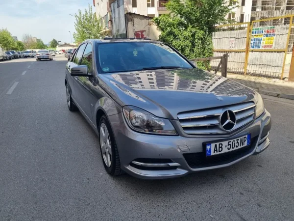 Tirane, shes makine Benz Nafte, gri e erret tiptronik Klima 260 km 10 €
