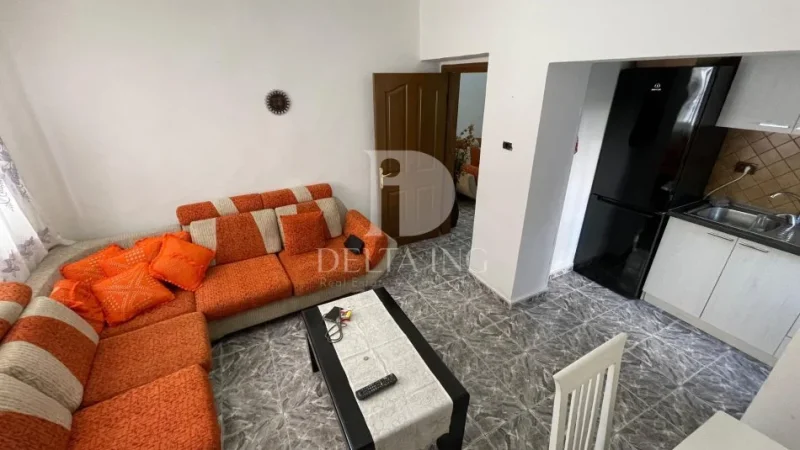 Tirane, jepet me qera apartament 1+1+Aneks+Ballkon Kati 1, 70 m² 330 € (Rruga Ferrit Xhajko (Prane Ish restorant Durresi))