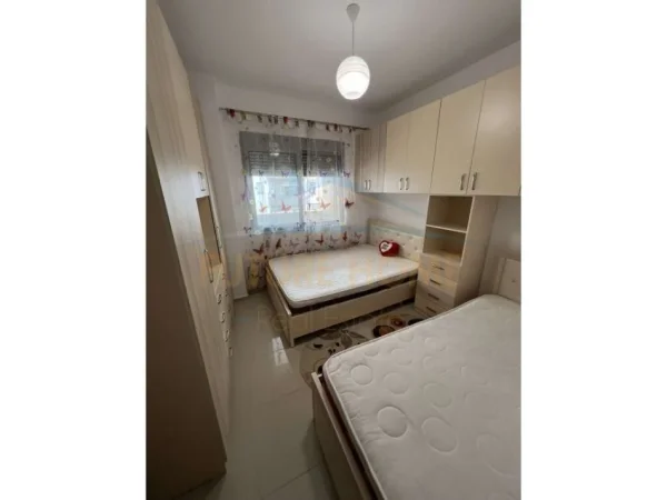 Tirane, jepet me qera apartament 2+1 Kati 6, 90 m² 450 € (UNAZA E RE)