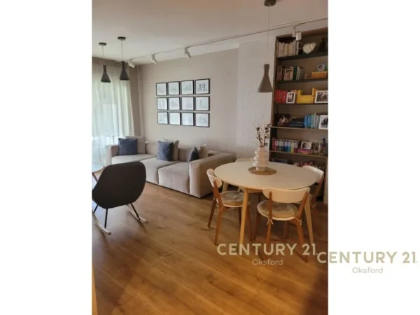 Tirane, jepet me qera apartament 2+1 Kati 5, 82 m² 750 € (21 DHJETORI (KOMPLEKSI MAGNET))