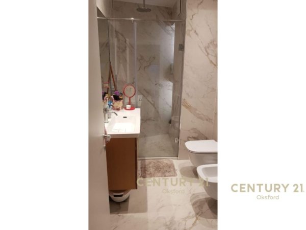 Tirane, jepet me qera apartament 2+1 Kati 5, 82 m² 750 € (21 DHJETORI (KOMPLEKSI MAGNET))
