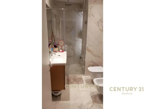 Tirane, jepet me qera apartament 2+1 Kati 5, 82 m² 750 € (21 DHJETORI (KOMPLEKSI MAGNET))