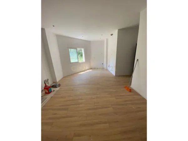 Tirane, shitet apartament 2+1 Kati 1, 60 m² 75.000 € (rruga e Djtit)