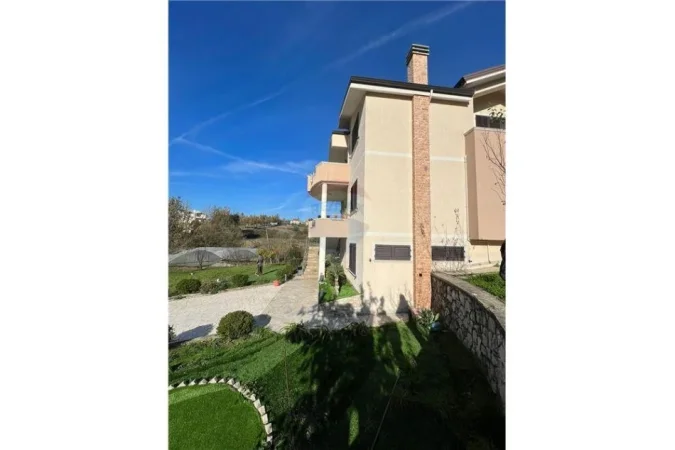 Tirane, shitet Vile , 321 m² 1.350.000 € (FARKE)