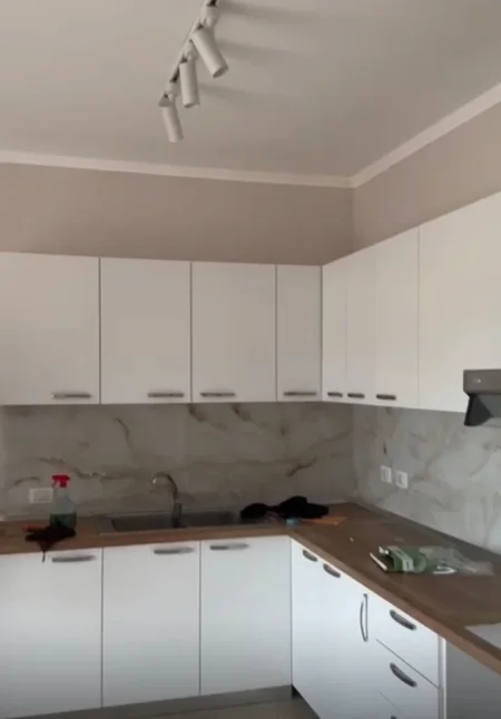 Tirane, shitet apartament 2+1 Kati 3, 100 m² 165.000 € (Selvia)
