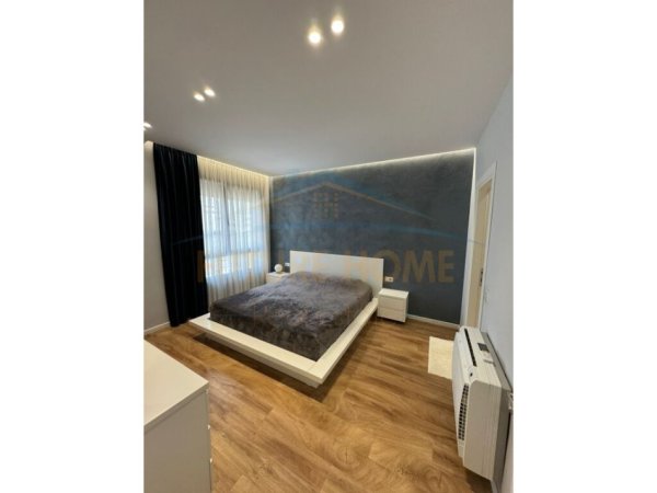 Tirane, shitet apartament 2+1+2+postparkimi , 111 m² (Rruga e Dibres Farmacia 10)