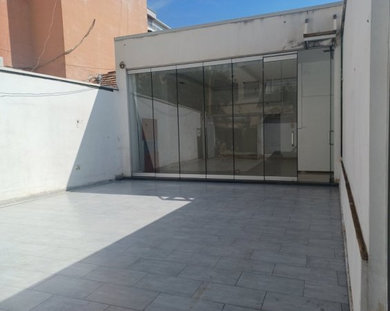 Tirane, jepet me qera ambjent biznesi Kati 0, 250 m² 1.100 €