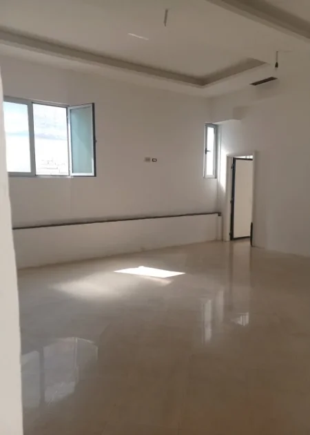 Tirane, jepet me qera ambjent biznesi Kati 0, 250 m² 1.100 €
