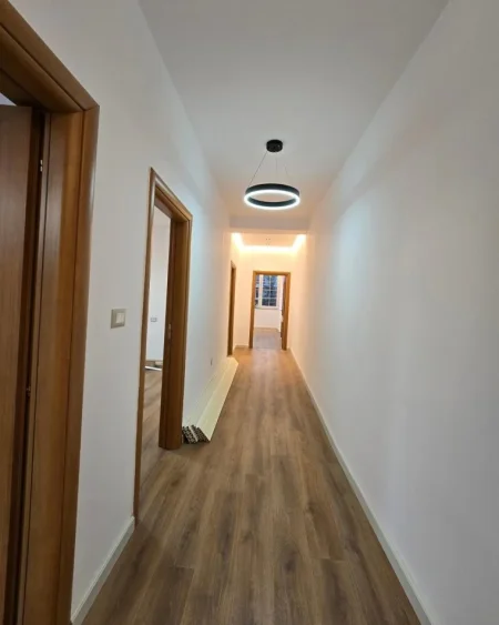 Tirane, shitet apartament 2+1 , 103 m² 175.000 € (Stacioni parafundit Tiranes se Re)