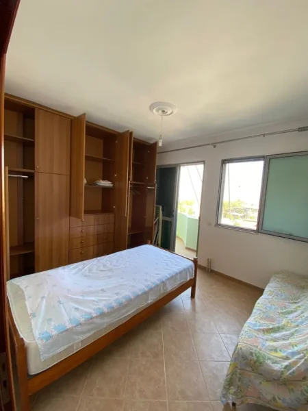 Tirane, jepet me qera 2+1+Ballkon Kati 3, 65 m² 400 € (pran restorant Freskut)