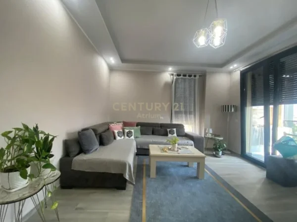 Tirane, jepet me qera apartament 2+1+Aneks+Ballkon Kati 7, 95 m² 700 € (MATERNITETI I RI)
