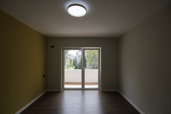 Tirane, jepet me qera apartament 3+1+Ballkon Kati 3, 95 m² 600 € (Rruga Myslym Shyri)