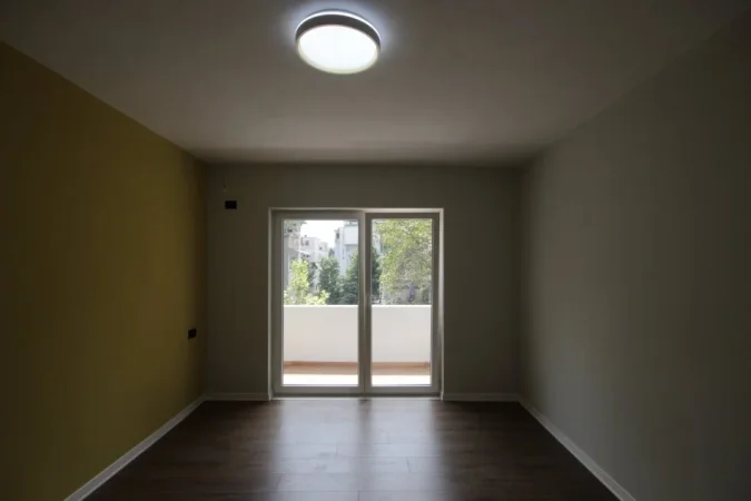 Tirane, jepet me qera apartament 3+1+Ballkon Kati 3, 95 m² 600 € (Rruga Myslym Shyri)