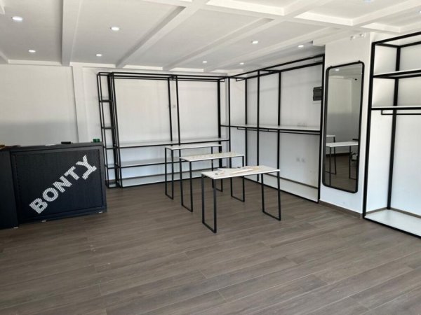 Tirane, jepet me qera ambjent biznesi Kati 1, 110 m² 1.000 € (ISH PARKU)